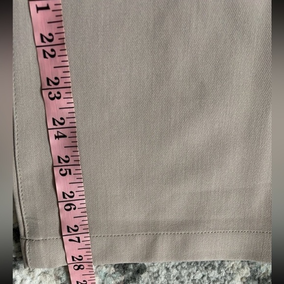 Abercrombie and Fitch Sloane Tailored Wide Leg Pant Short - Picture 12 of 12